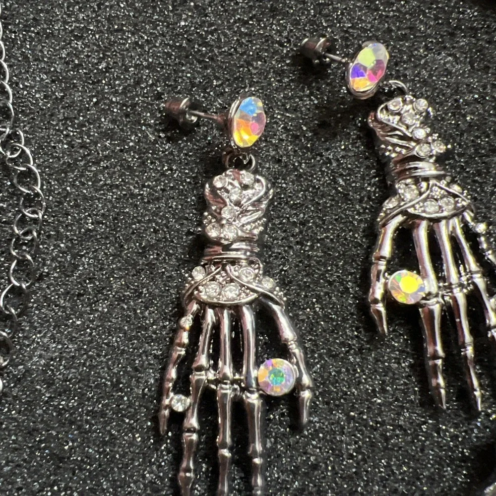 Zhenhui Skeletal Hands GOTIC Chain Choker And Earrings Metal,adjustable